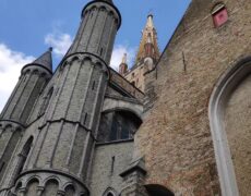 Descubre la impresionante Iglesia de Nuestra Señora en Brujas: un imperdible en tu viaje de turismo